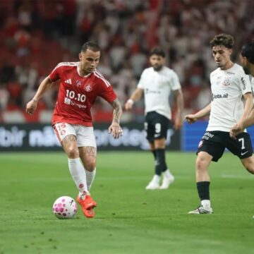 Internacional vence Corinthians em Porto Alegre e ganha fôlego na briga do Brasileirão