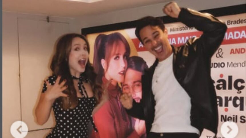Larissa Manoela e André Luiz Frambach estreiam peça Descalços no Parque em cartaz no Rio