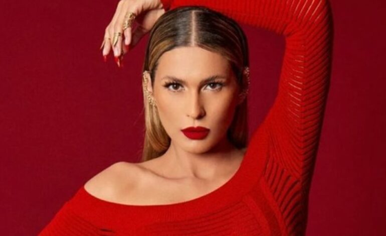 Lívia Andrade aproveita noite agitada em São Paulo com amigos e surpreende fãs