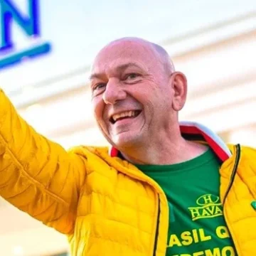 Luciano Hang oficializa apoio a Flávio Bolsonaro no segundo turno das eleições Luciano Hang oficializa apoio a Flávio Bolsonaro no segundo turno das eleições