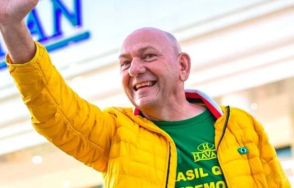 Luciano Hang oficializa apoio a Flávio Bolsonaro no segundo turno das eleições Luciano Hang oficializa apoio a Flávio Bolsonaro no segundo turno das eleições