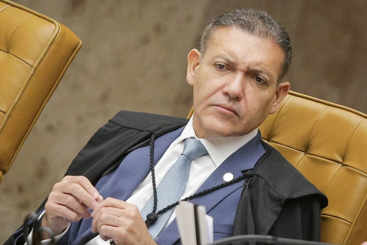 Ministro do tribunal suspende decisão sobre canal de apoiadores