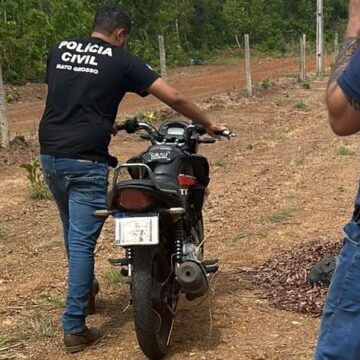 Motocicleta furtada é recuperada pela Polícia Civil em área de mata de Canarana