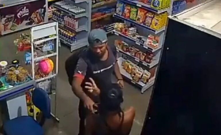 Mulher é assassinada a facada por companheiro dentro de mercado