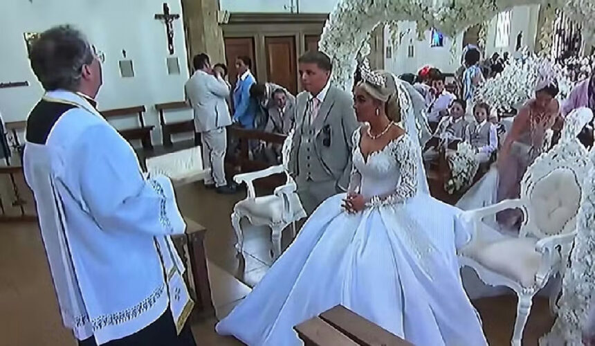 Noiva interrompe cerimônia religiosa para exigir silêncio de convidados Noiva interrompe cerimônia religiosa para exigir silêncio de convidados