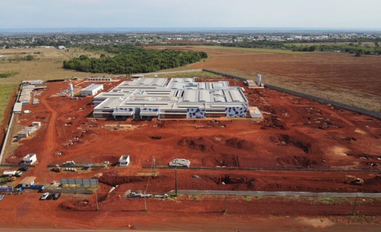 Obras de novos hospitais regionais avançam pelo interior de Mato Grosso