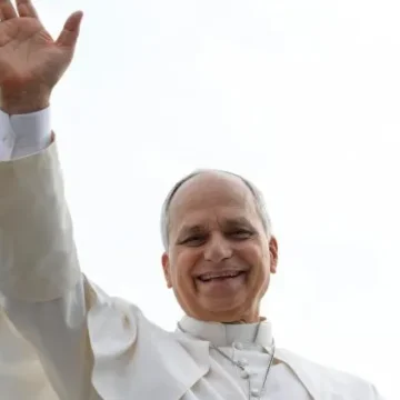 Papa Leão XIV anuncia cirurgia para remover nódulo no pulmão em estágio inicial