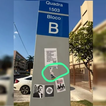 PCDF investiga campanha de cartazes que associa senador a símbolos nazistas