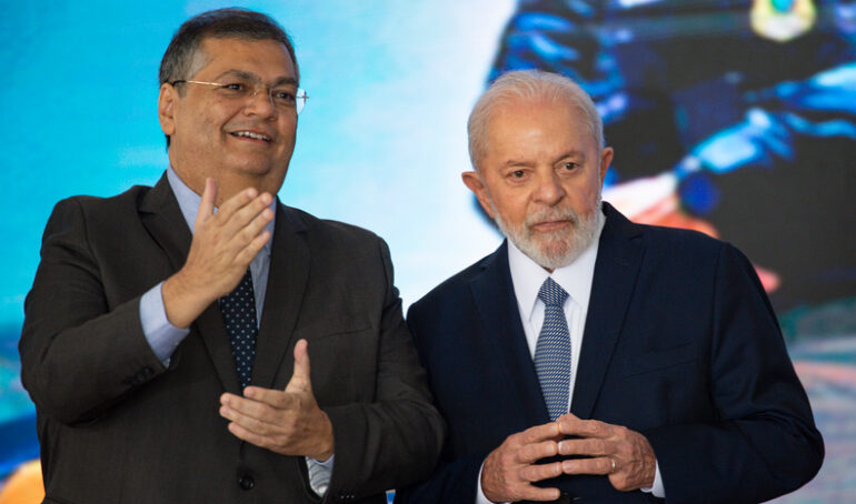 Polícia Federal investiga financiamento estrangeiro em campanha de Flávio Bolsonaro por ordem do STF