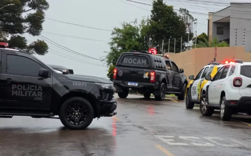 Polícia Militar cerca creche em Curitiba após invasão de homem armado Polícia Militar cerca creche em Curitiba após invasão de homem armado