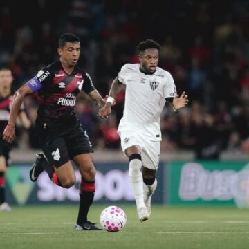Reviravoltas e expulsão: Athletico-pr e Atlético-mg empatam em jogo movimentado