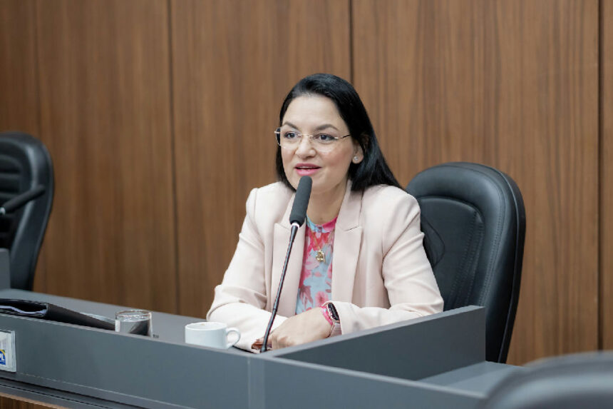 Samantha, vereadora de Cuiabá, cobra realinhamento de mandatos após resultados eleitorais Samantha, vereadora de Cuiabá, cobra realinhamento de mandatos após resultados eleitorais