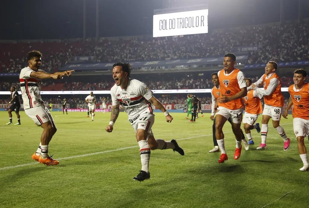 São Paulo bate o Vasco com gol de Artur e se distancia do Z4