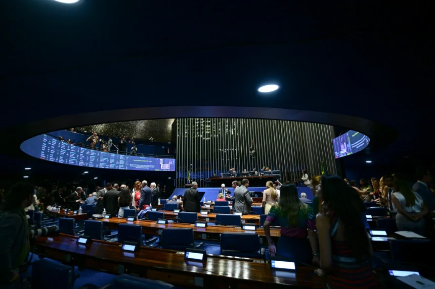 Senado aprova em primeiro turno proposta que altera a escala de trabalho 6x1