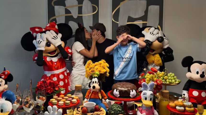 Surpresa temática da Disney encanta Léo, filho de Murilo Huff, em celebração organizada por Gabriela Versiani Surpresa temática da Disney encanta Léo, filho de Murilo Huff, em celebração organizada por Gabriela Versiani