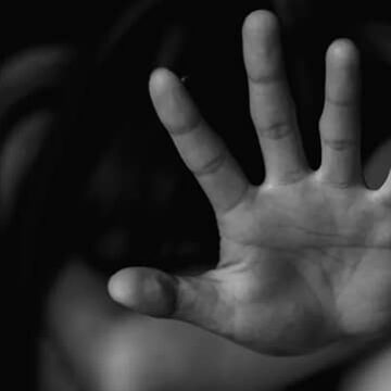 Suspeito de abuso contra adolescente de 13 anos em Cuiabá foge antes da chegada da polícia
