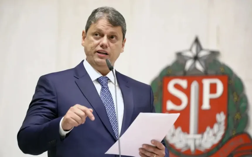 Tarcísio de Freitas classifica passe livre de Lula como estelionato eleitoral Tarcísio de Freitas classifica passe livre de Lula como estelionato eleitoral