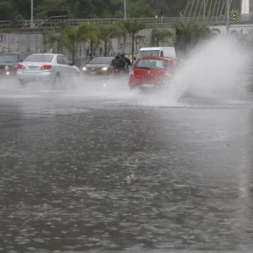 Temporais intensos ameaçam regiões do Brasil com volumes de chuva elevados e riscos de desastres Temporais intensos ameaçam regiões do Brasil com volumes de chuva elevados e riscos de desastres