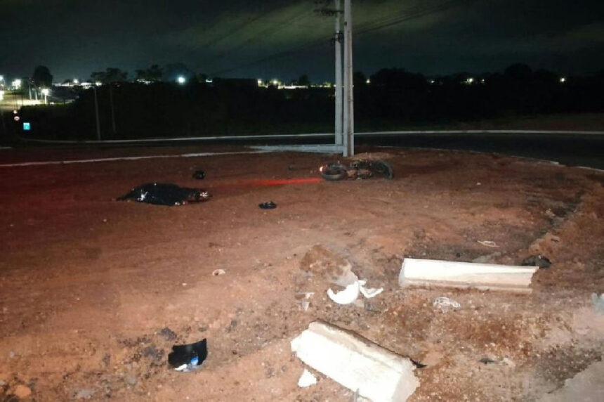 Tragédia na rodovia: moto atravessa canteiro e deixa dois mortos Tragédia na rodovia: moto atravessa canteiro e deixa dois mortos