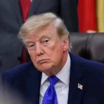 Trump avalia resposta militar dos EUA após ataque Houthi em aeroporto saudita Trump avalia resposta militar dos EUA após ataque Houthi em aeroporto saudita