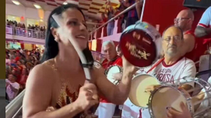 Viviane Araújo celebra a folia com samba e dedicação em ensaio pré-Carnaval Viviane Araújo celebra a folia com samba e dedicação em ensaio pré-Carnaval
